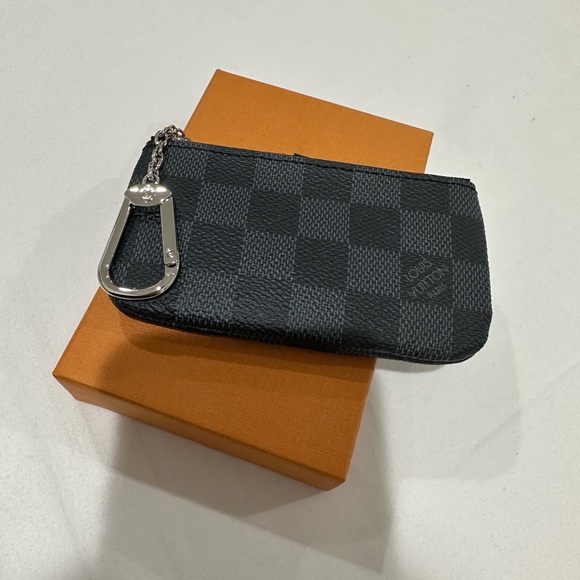 Louis Vuitton Key Pouch - Picture 2 of 9